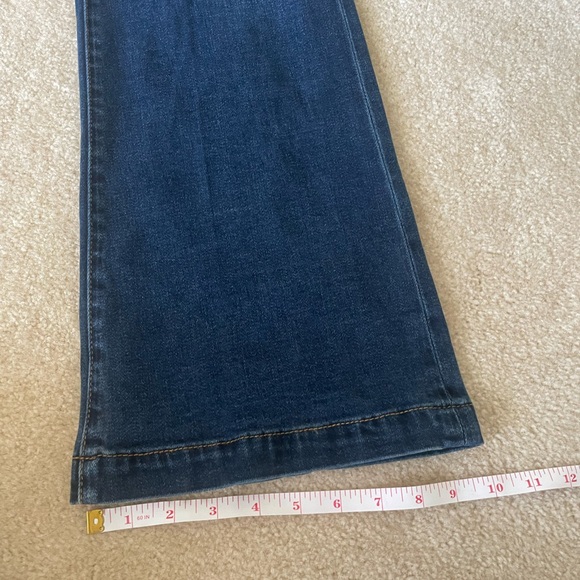 Kut from the Kloth Chrissy flare jeans. Women size 6. - Picture 11 of 15